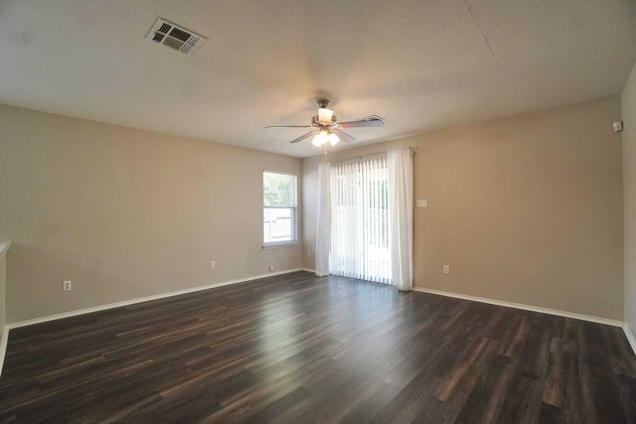 6208 Speyside Dr - Photo 3 of 39