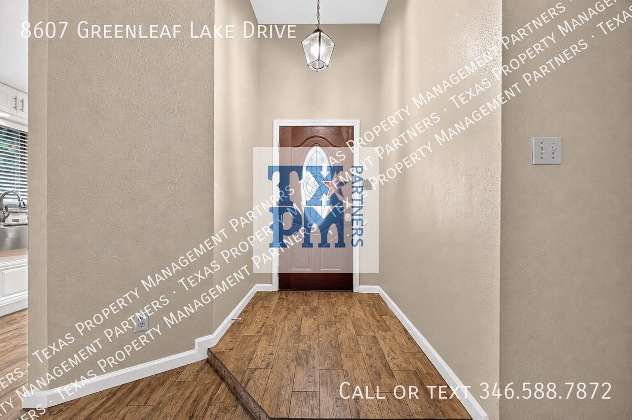 8607 Greenleaf Lake Dr - Photo 6 of 40