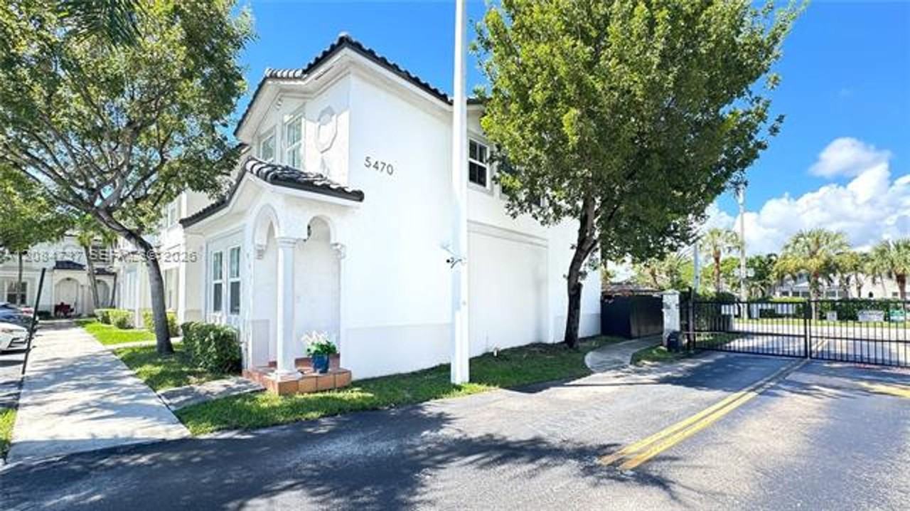 5470 5470 NW 107th Ave th 801 - Photo 4 of 41
