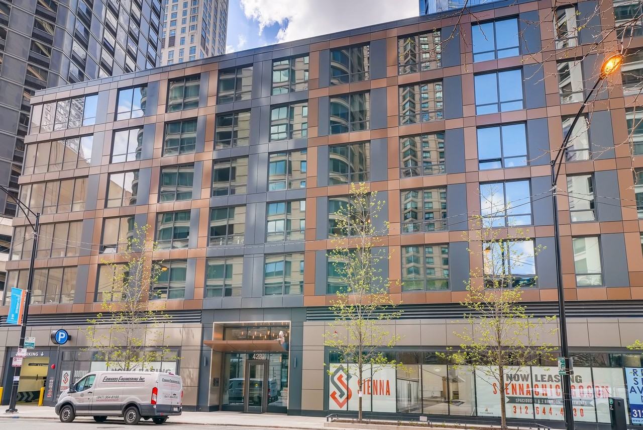 Sienna Chicago - Photo 6 of 50