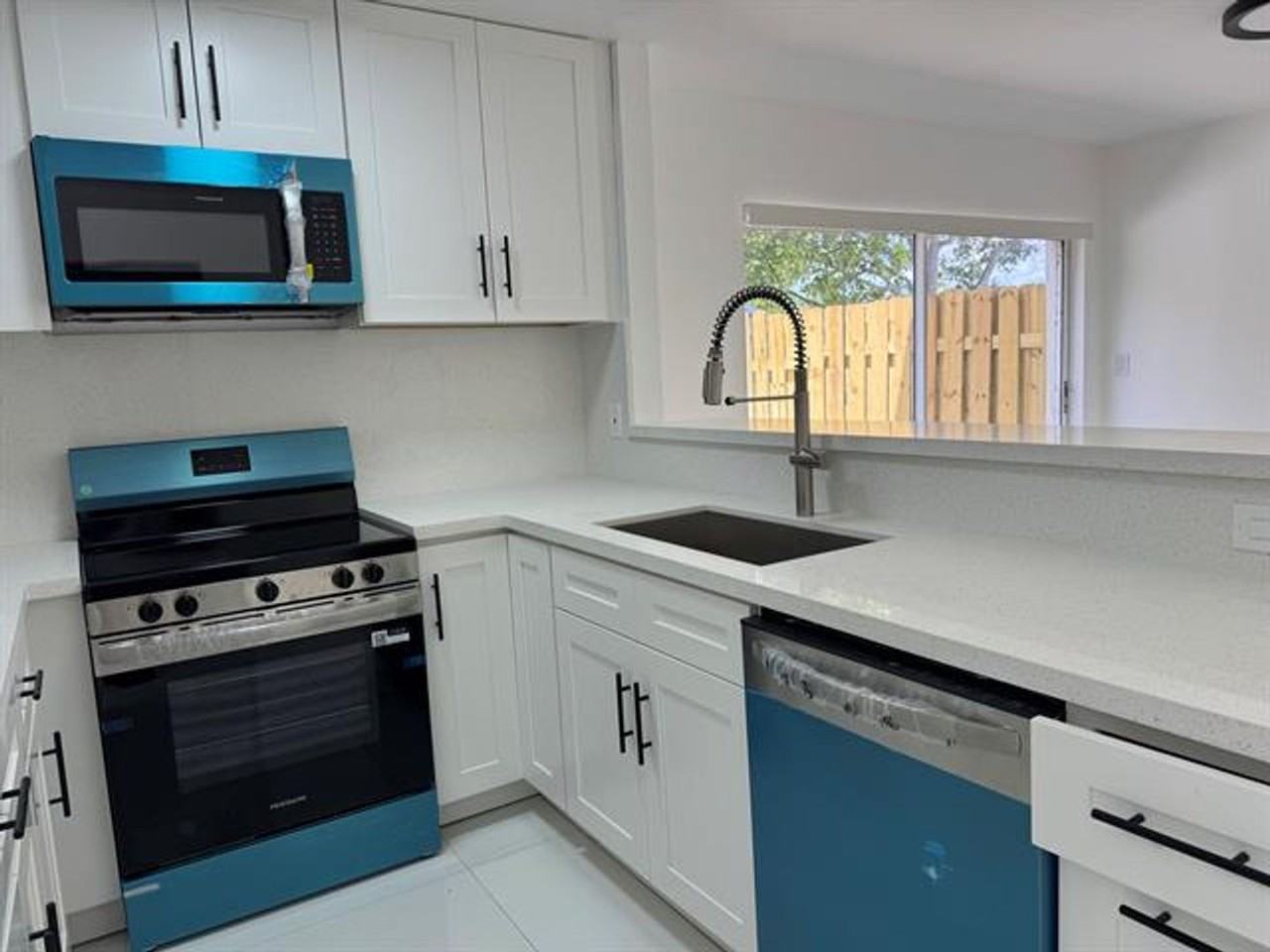 4421 Sw 72nd Ter #4421 - Photo 5 of 19