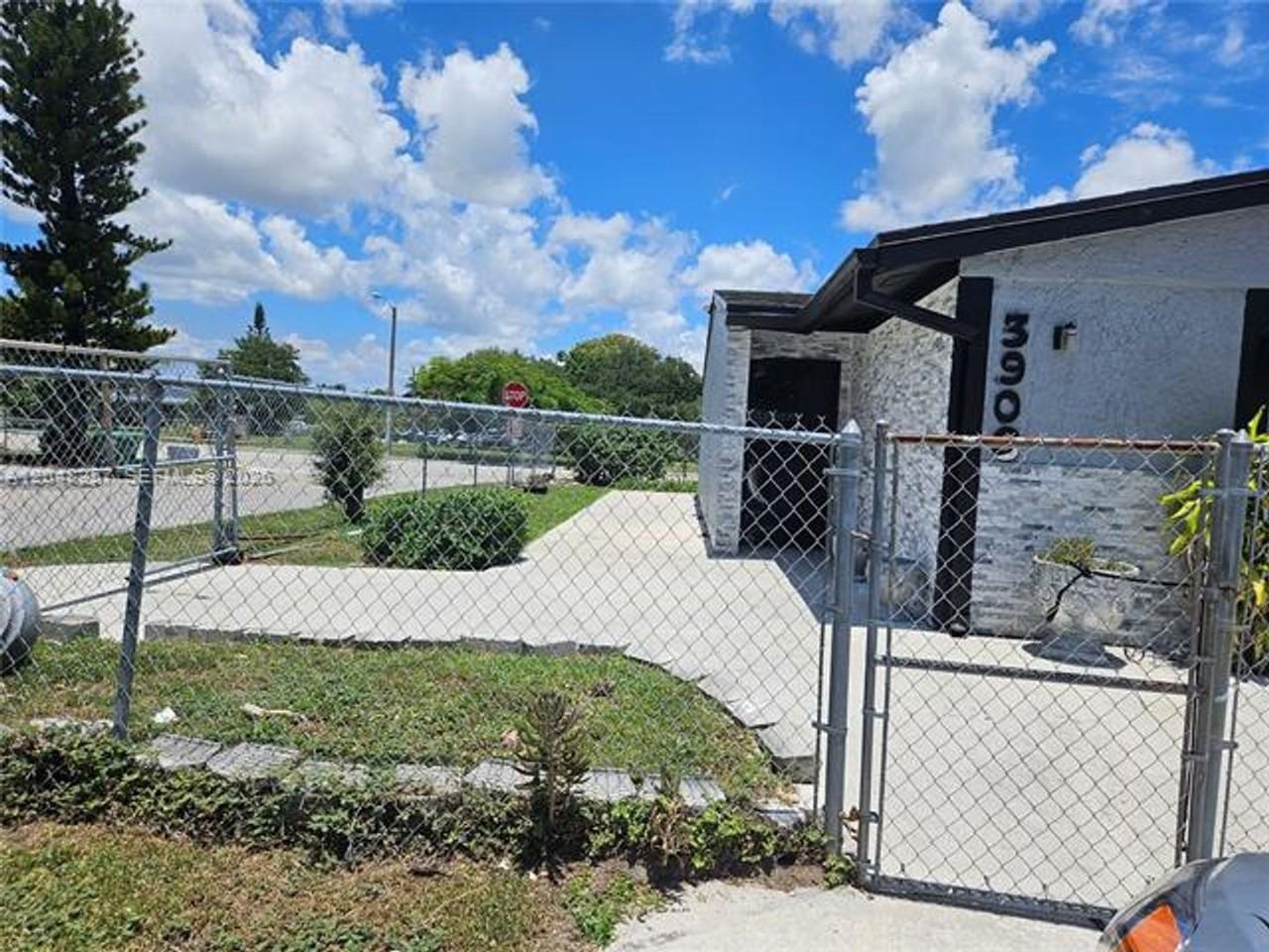 3908 3908 NW 213th St th 3908 - Photo 3 of 24
