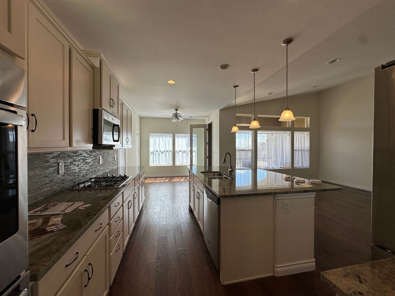 6045 Griffin Dr - Photo 4 of 28