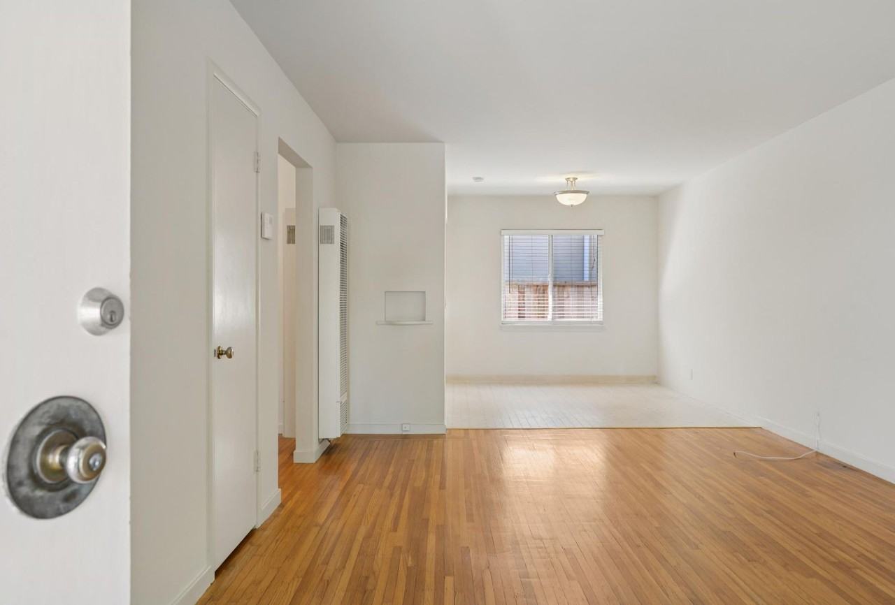 1030 Florence Ln - Photo 4 of 11
