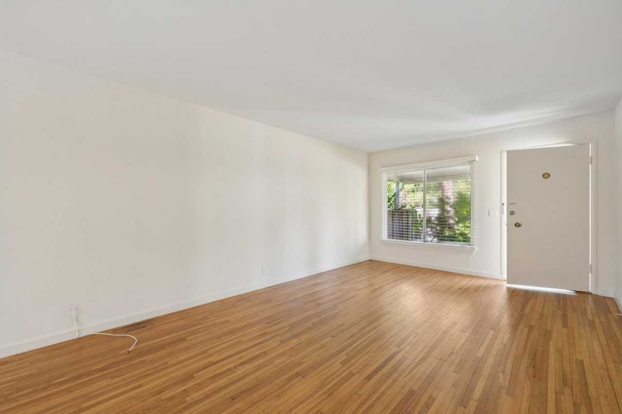 1030 Florence Ln - Photo 5 of 11