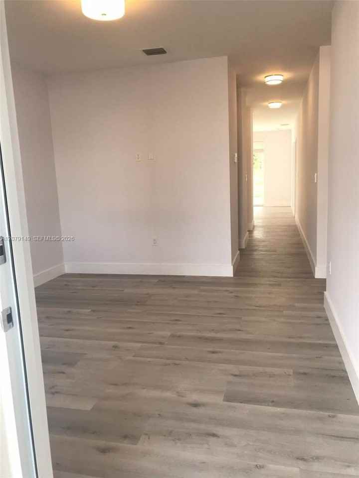 803 E 28th St - Photo 4 of 16