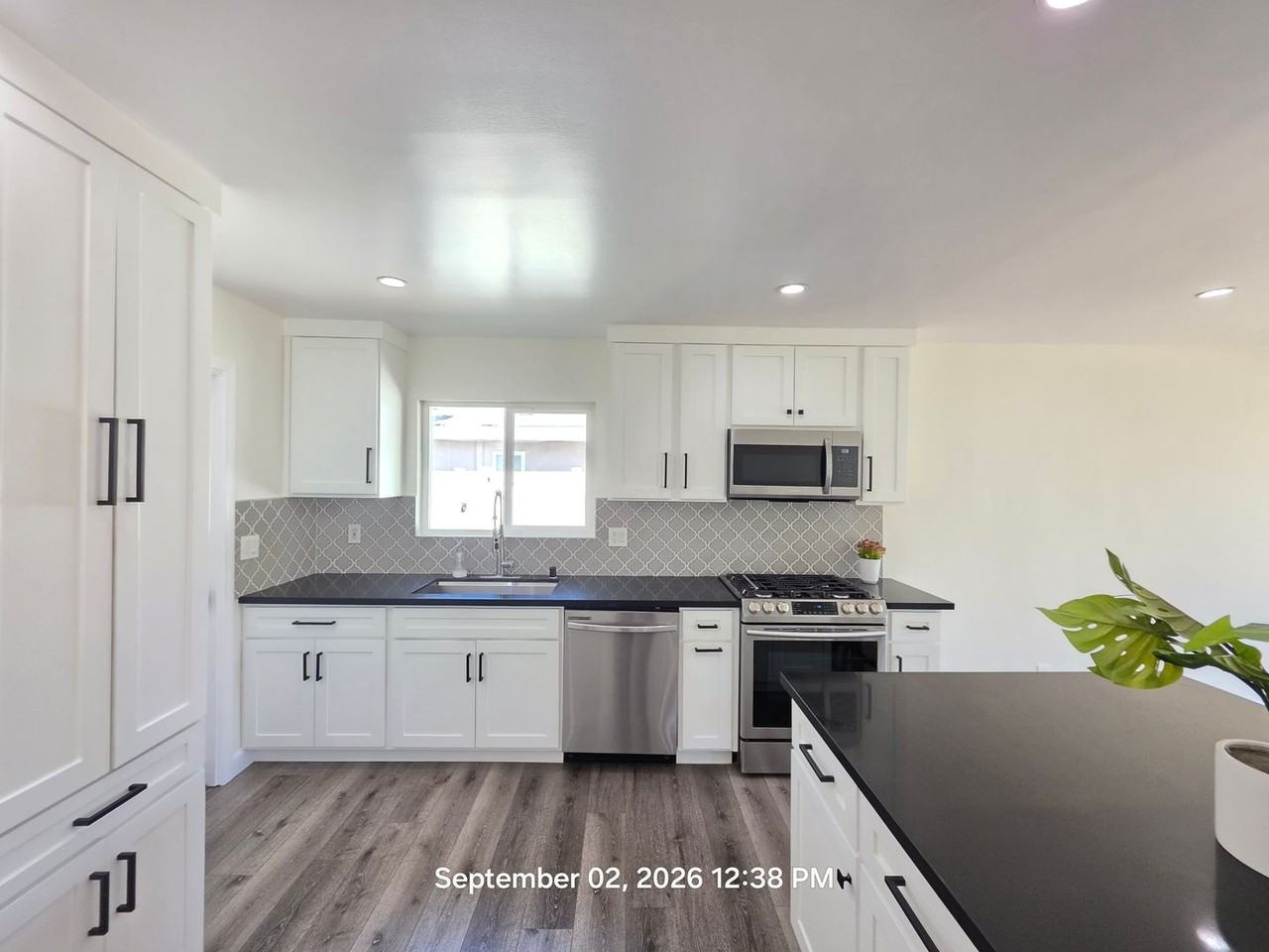 858 N Darfield Ave - Photo 3 of 21
