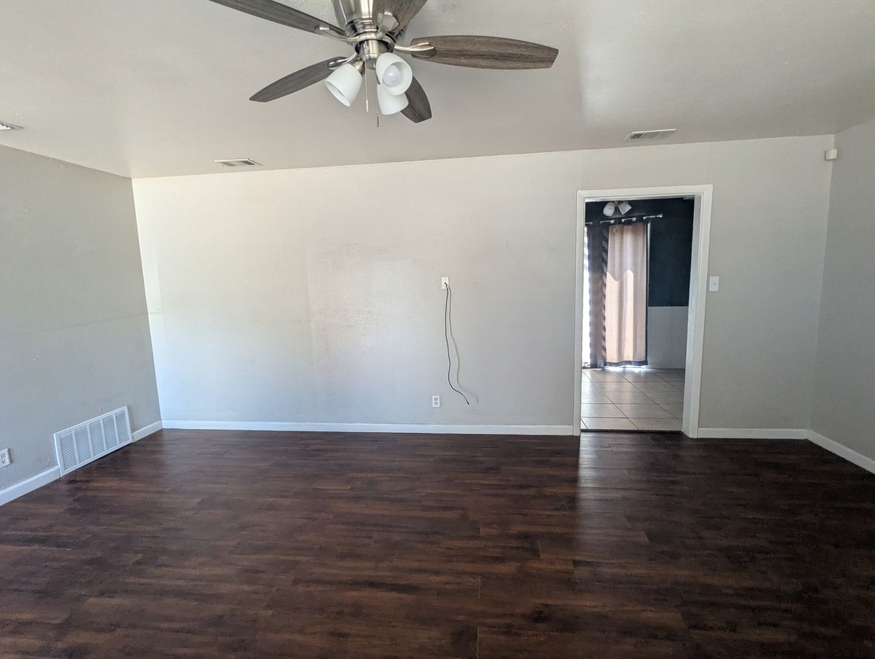 1603 43rd St - Photo 3 of 21