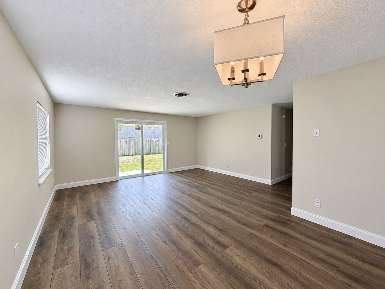 401 Balfour Dr - Photo 3 of 12