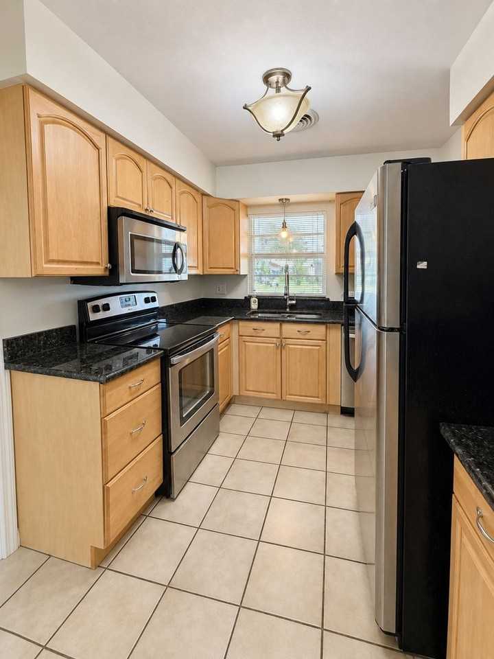 401 Balfour Dr - Photo 5 of 12
