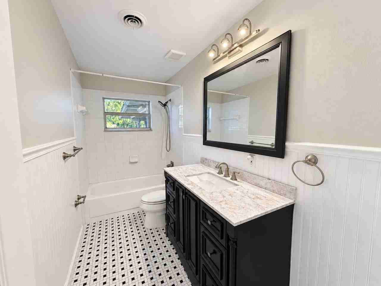 401 Balfour Dr - Photo 7 of 12