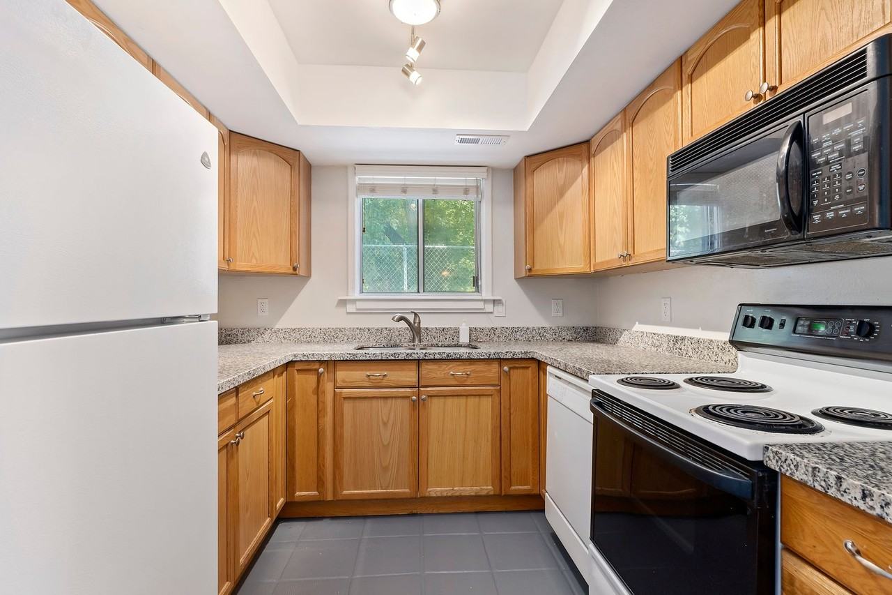 715 N 1050 W - Photo 3 of 26