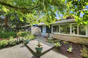 featured image of 5521 Ne 63rd St