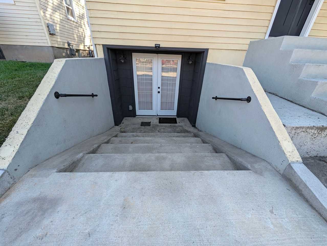 414 3rd Ave #B - Photo 4 of 12