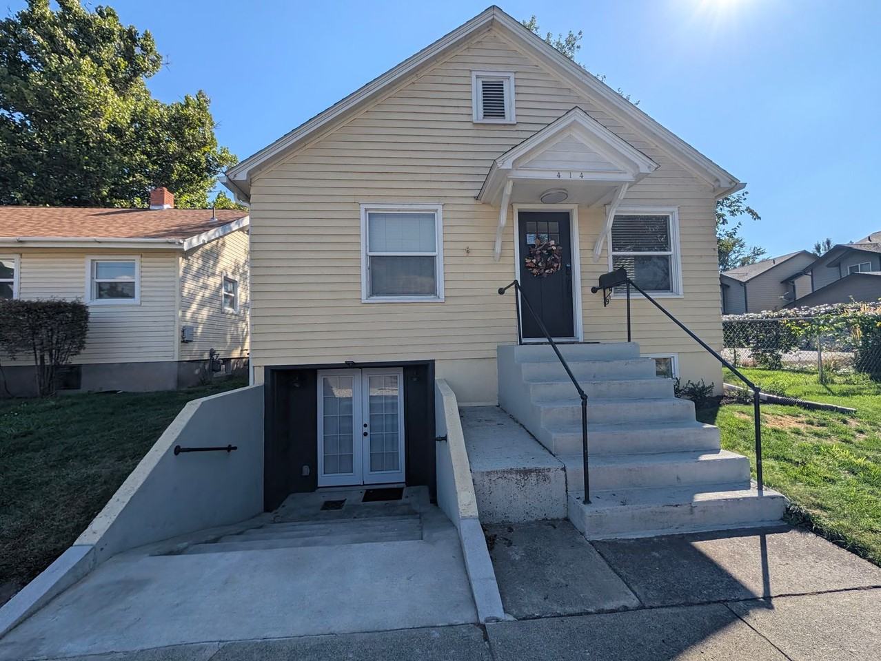 414 3rd Ave #B - Photo 5 of 12