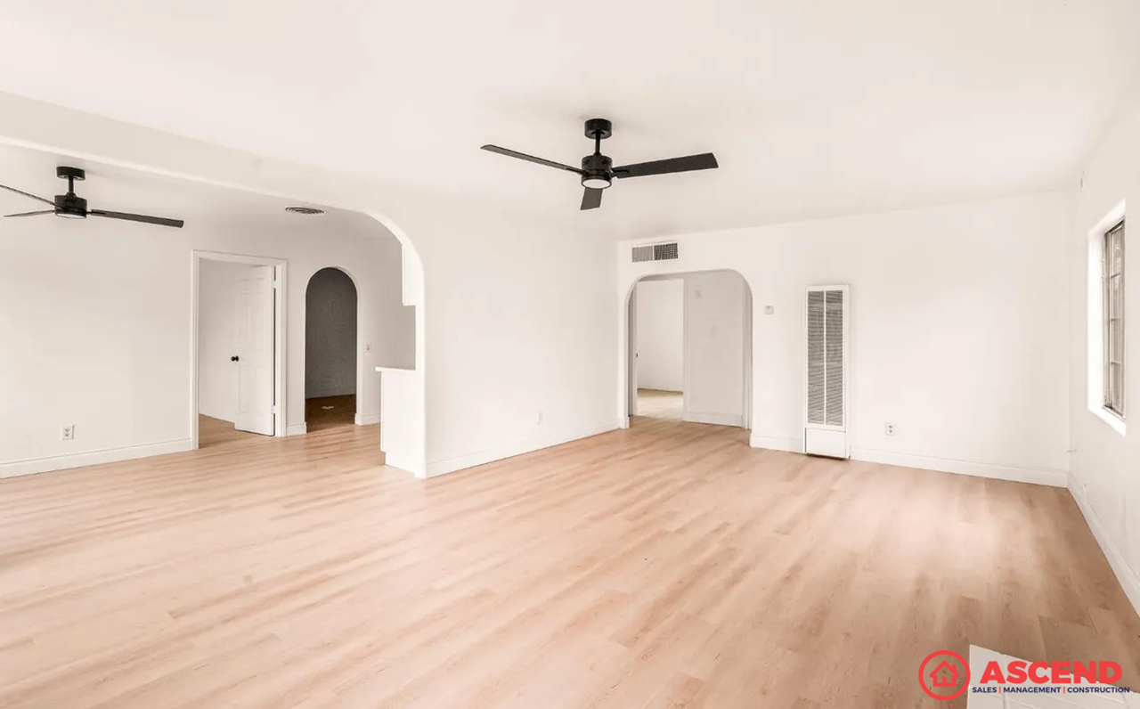 407 4th St - Photo 4 of 18