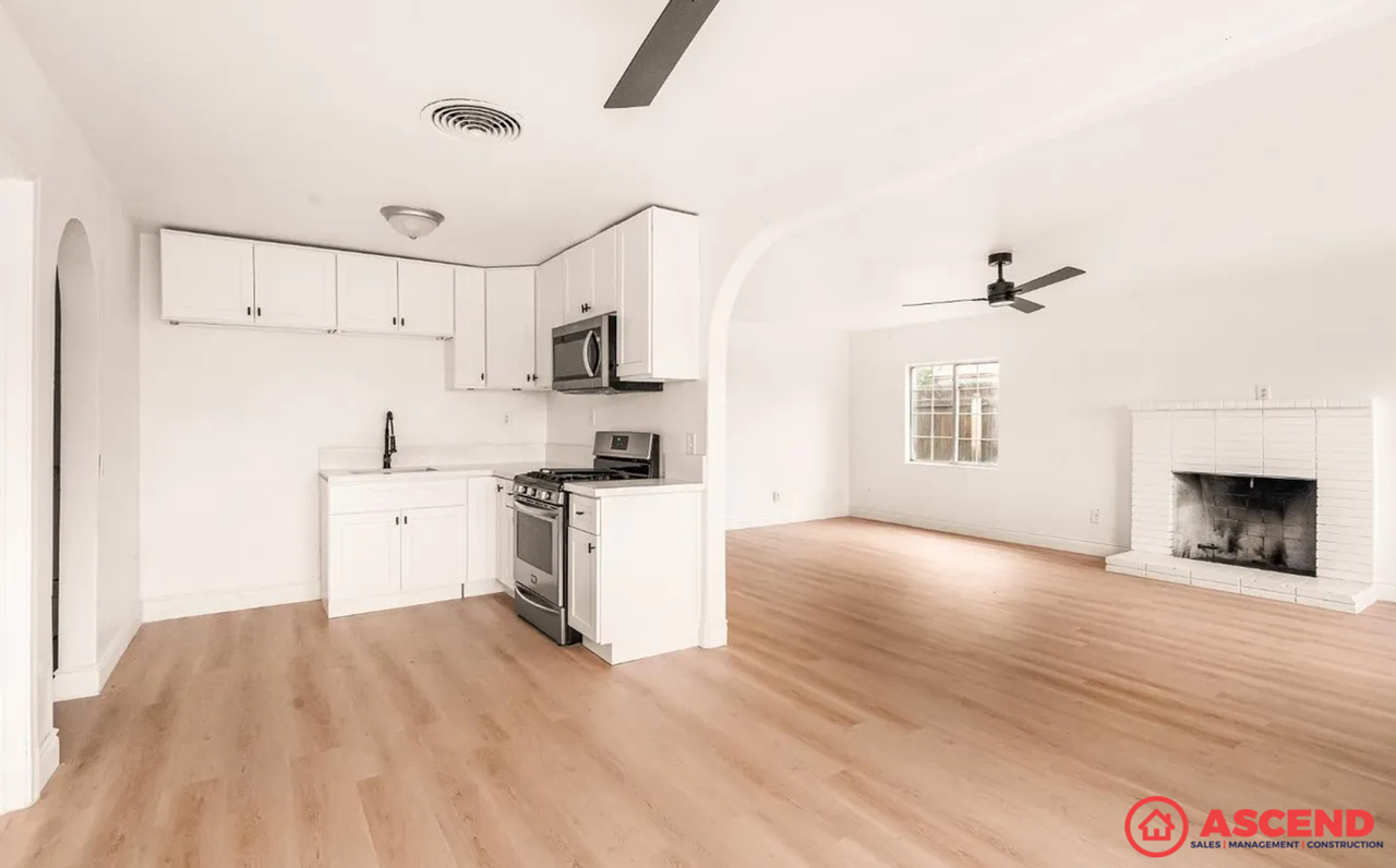 407 4th St - Photo 5 of 18