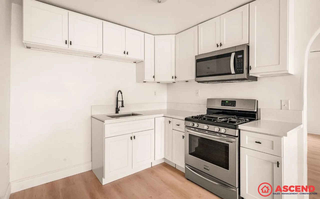 407 4th St - Photo 6 of 18