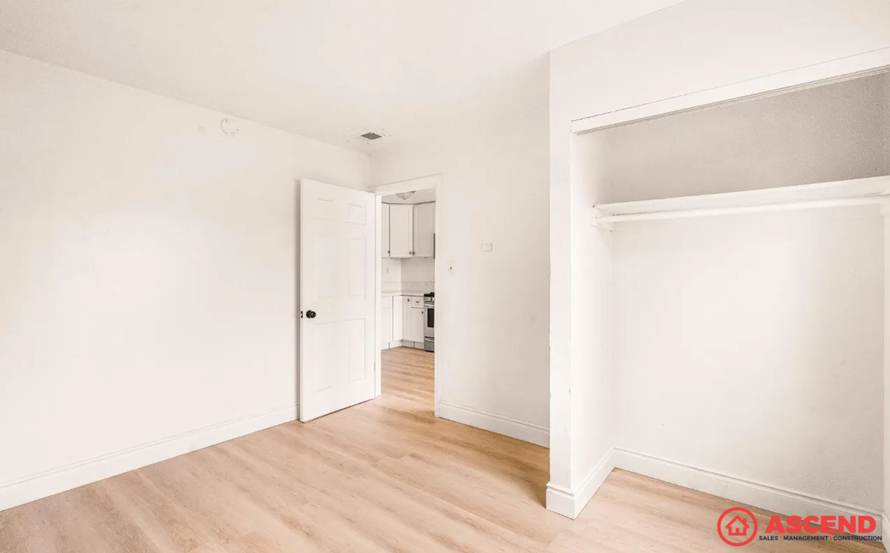 407 4th St - Photo 7 of 18