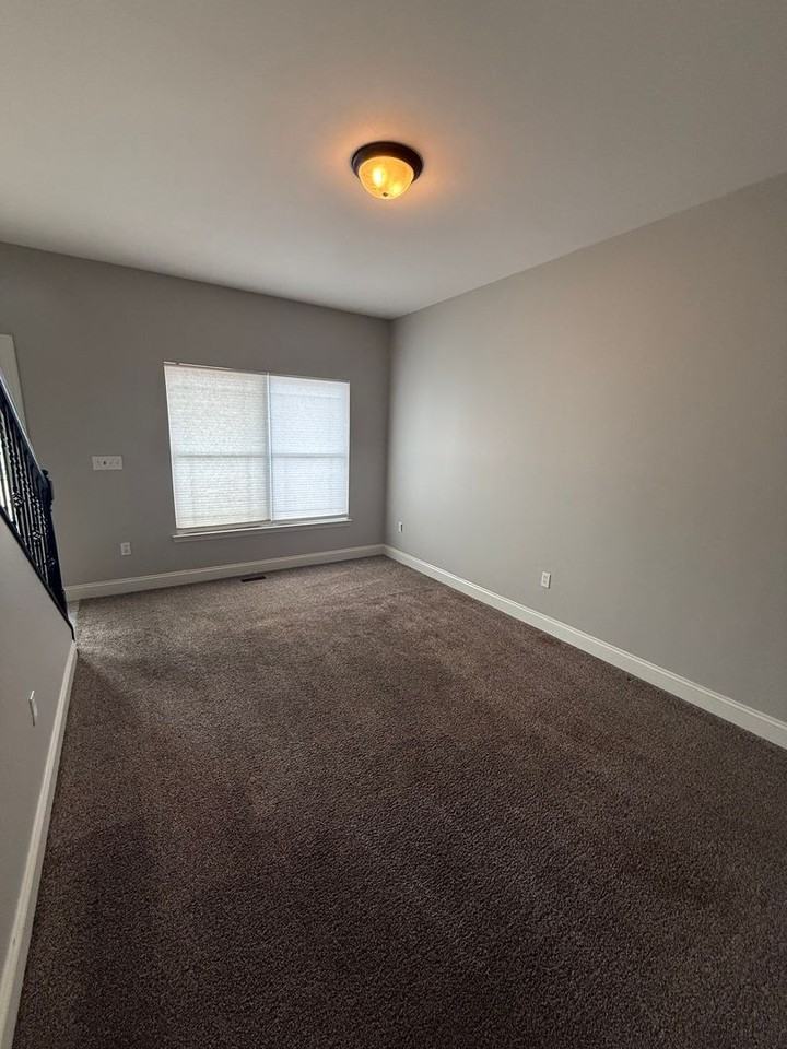 2100 Providence Park Ln - Photo 4 of 37