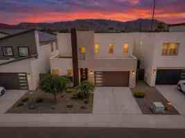 featured image of 2319 W Darrow St