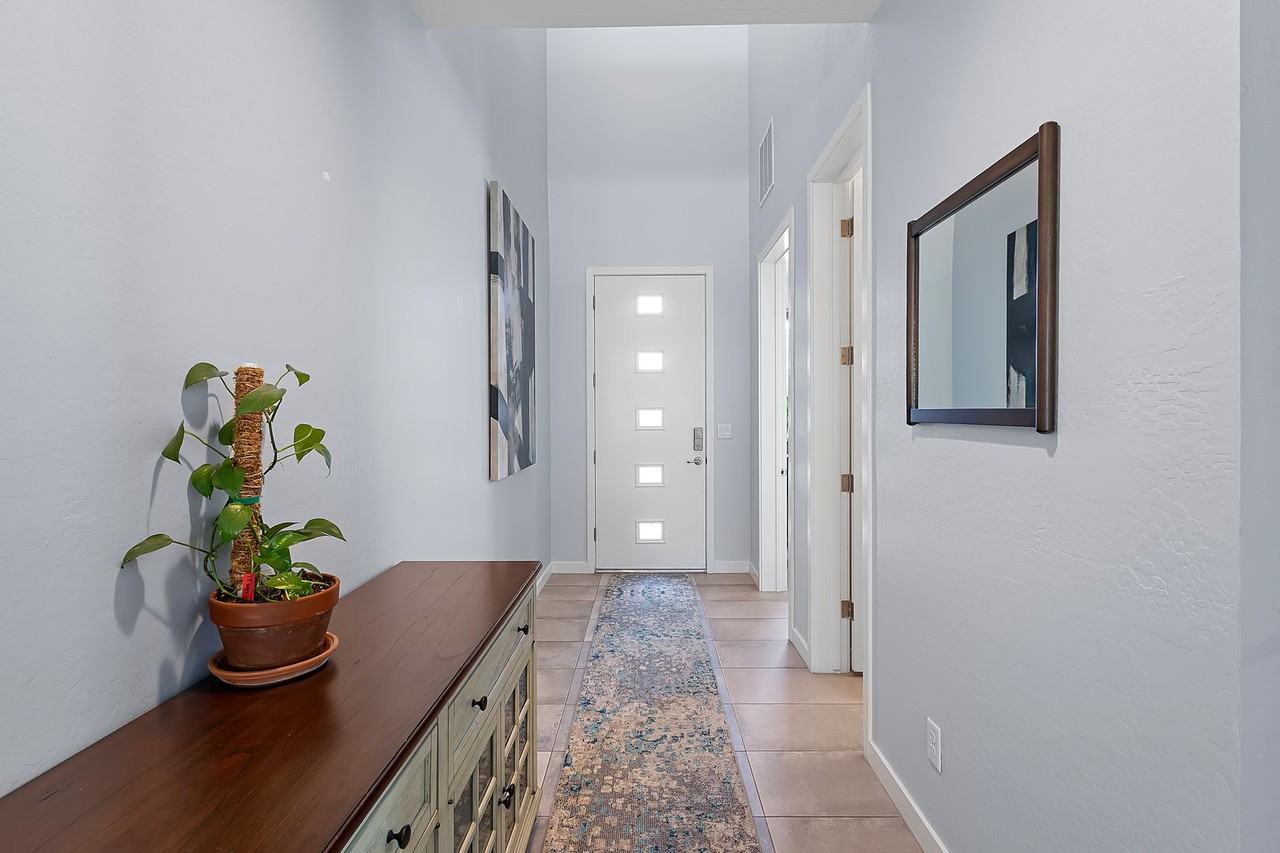 2319 W Darrow St - Photo 4 of 31