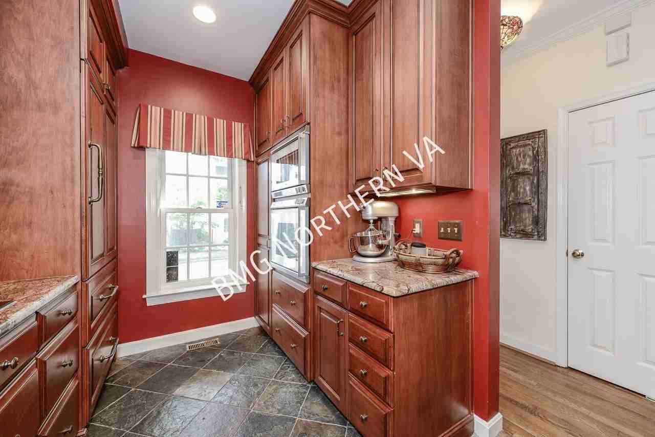 528 N Columbus St - Photo 7 of 38