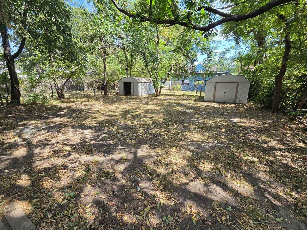 626 S Millwood St - Photo 4 of 23