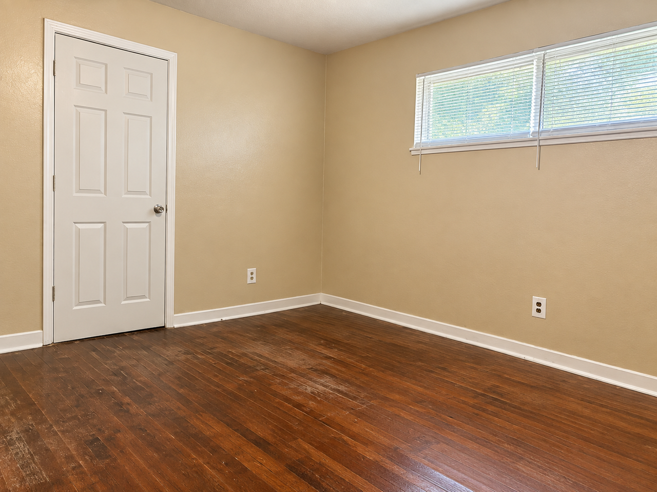 1527 Maria Dr - Photo 4 of 9