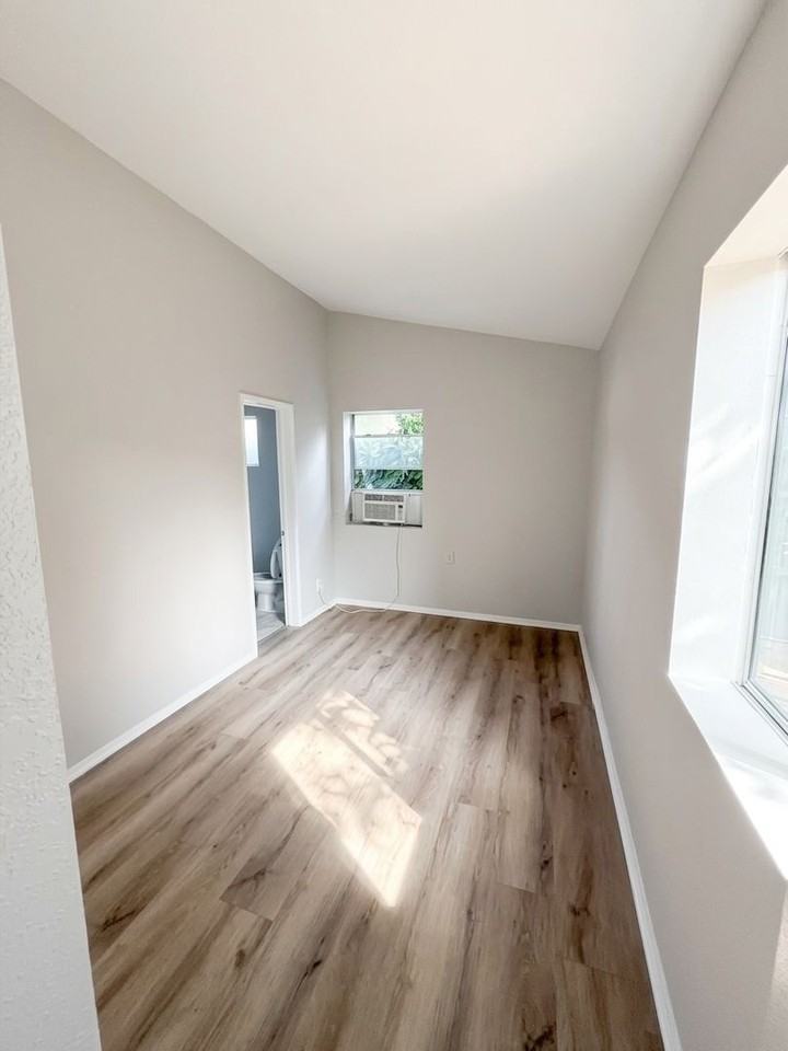 2400 Fairway Ave - Photo 7 of 11
