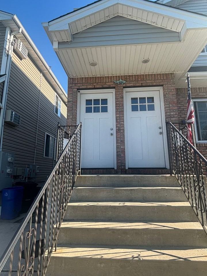 62-61 De Costa Ave - Photo 2 of 12