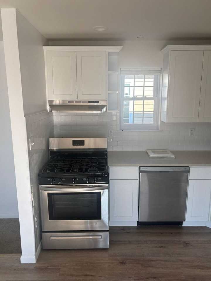 62-61 De Costa Ave - Photo 4 of 12