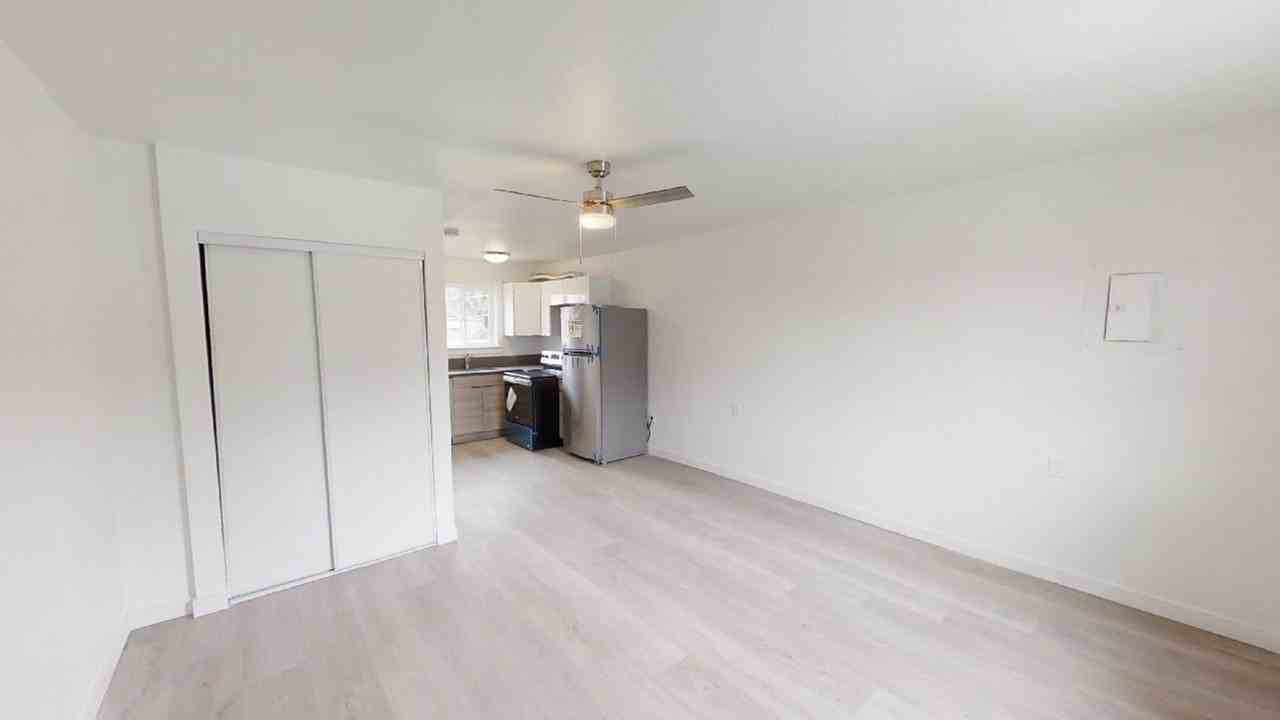 11518 Ne Sandy Blvd #7 - Photo 6 of 18