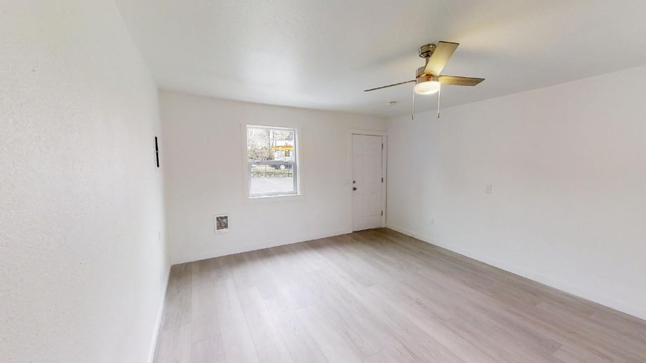 11518 Ne Sandy Blvd #7 - Photo 7 of 18