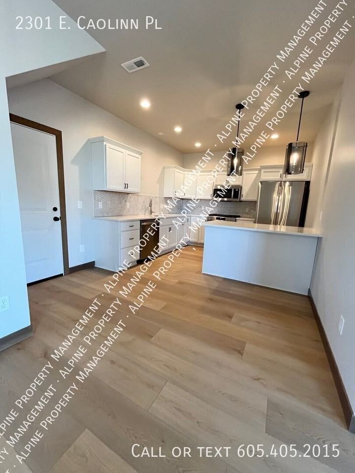 2301 Caolinn Pl - Photo 5 of 29