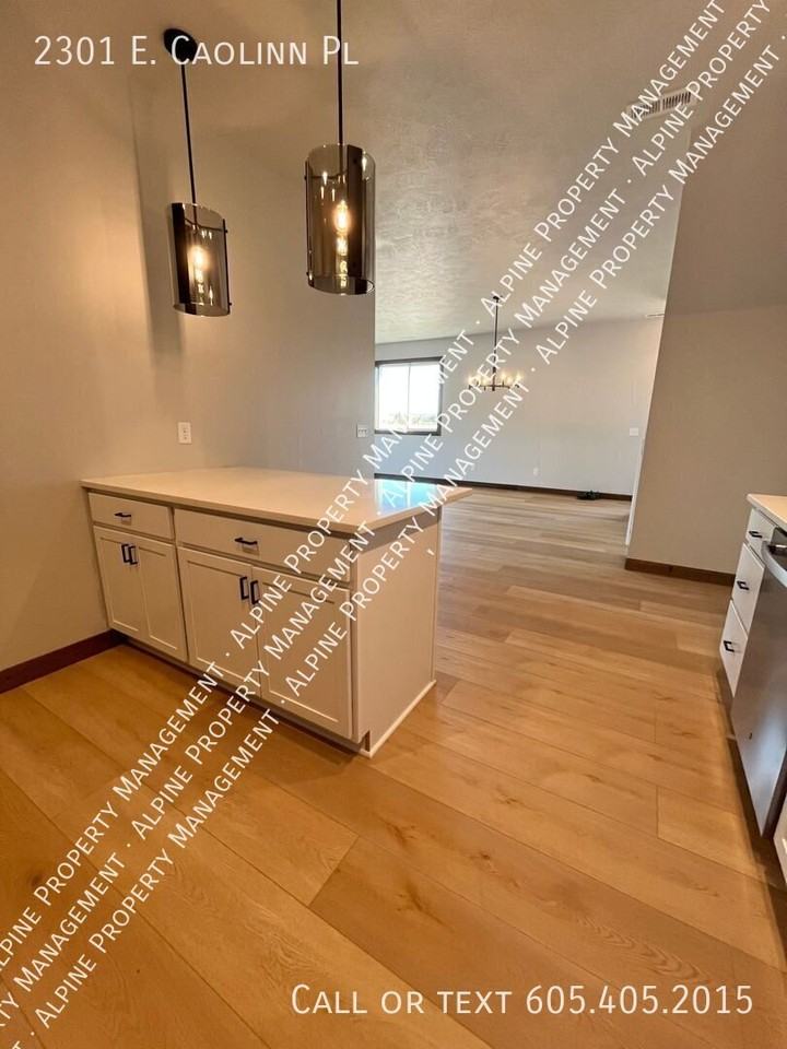 2301 Caolinn Pl - Photo 7 of 29