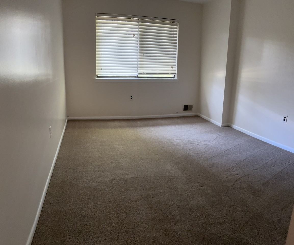 Robin Rd #862 - Photo 5 of 5