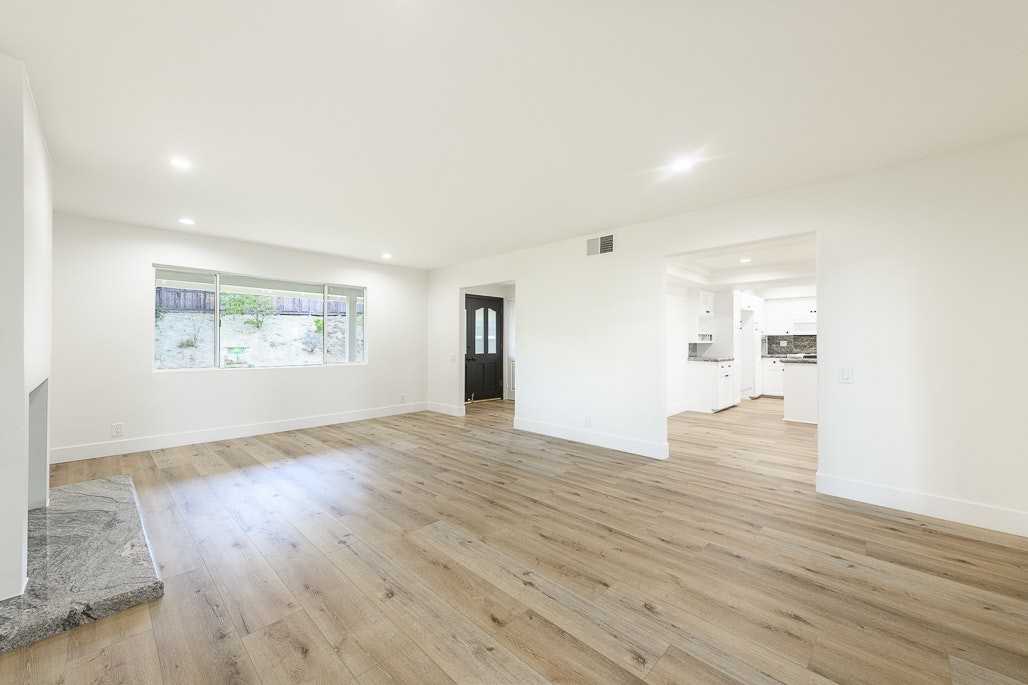26038 Trana Circle - Photo 7 of 31