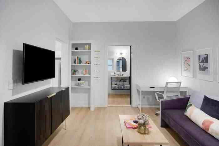 719 8th St N, Unit 1 - Photo 6 of 13