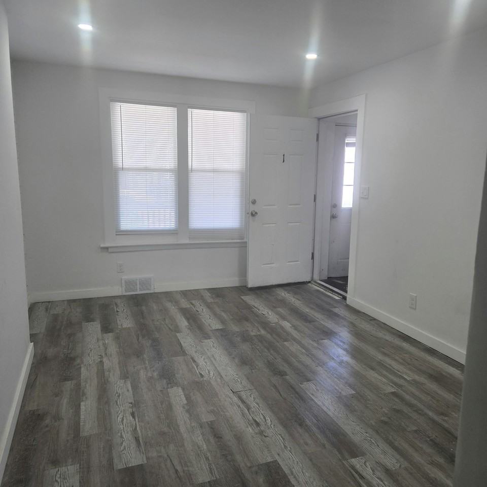 1443 W 85th St, Unit 1 - Photo 2 of 24