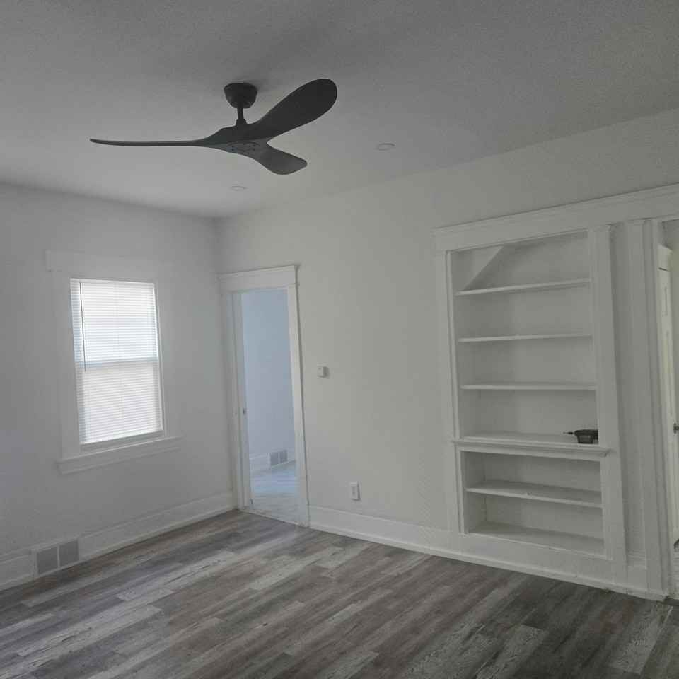 1443 W 85th St, Unit 1 - Photo 4 of 24
