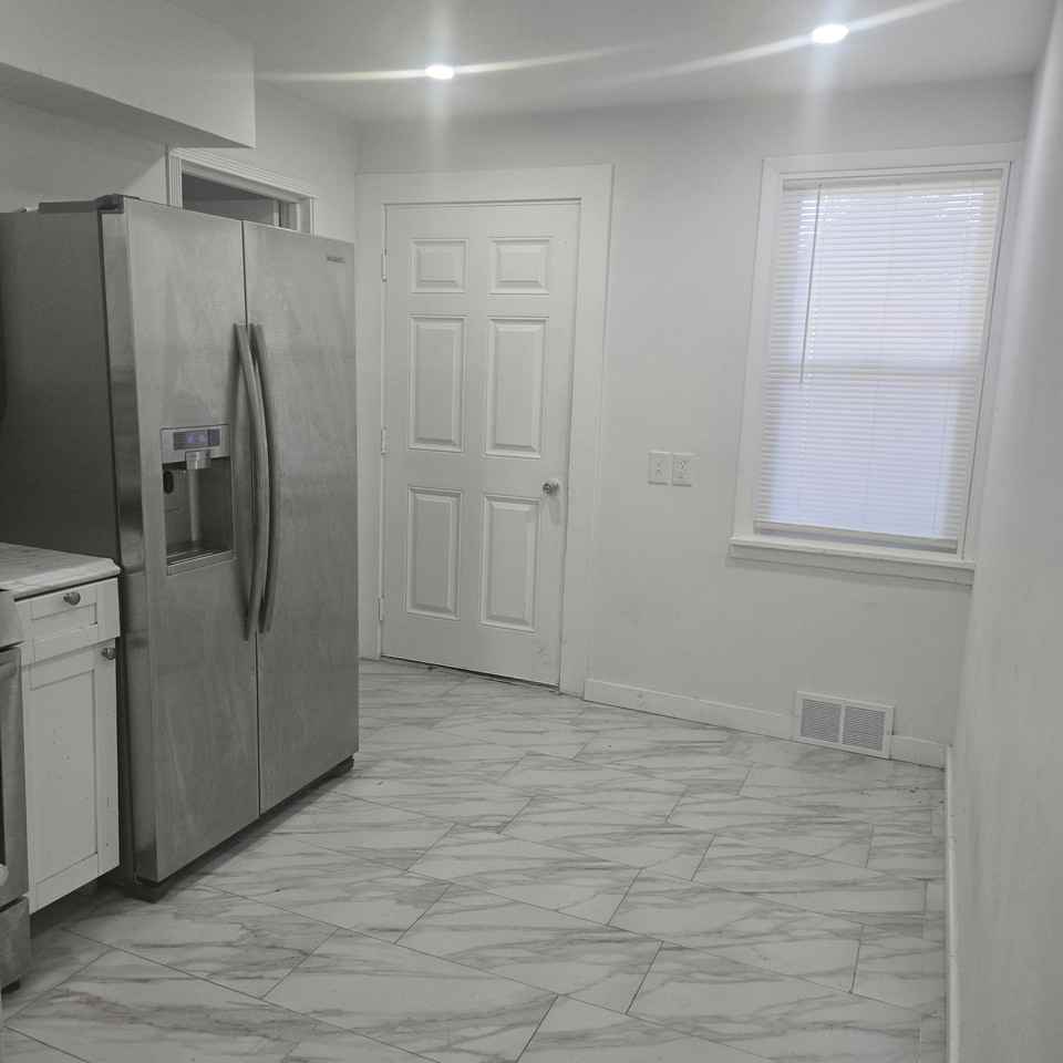 1443 W 85th St, Unit 1 - Photo 7 of 24