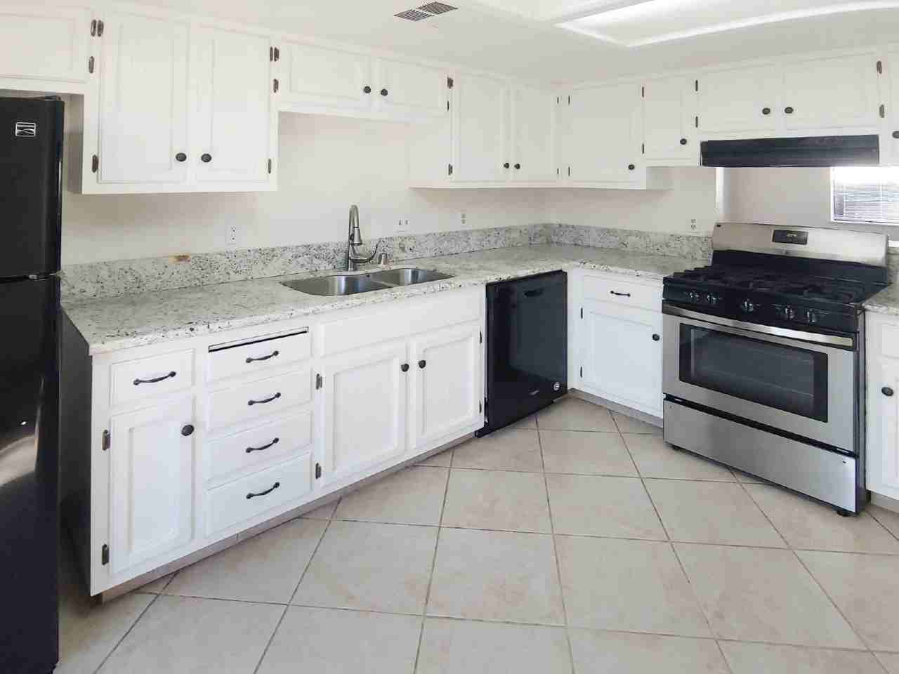 936 W Graaf Ave #A - Photo 3 of 13