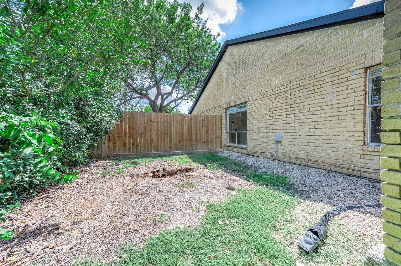 10230 Trade Winds Dr - Photo 4 of 27