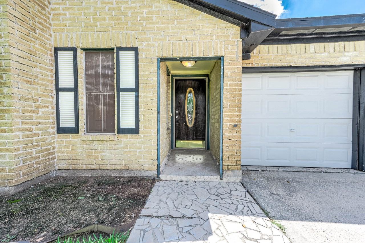 10230 Trade Winds Dr - Photo 5 of 27