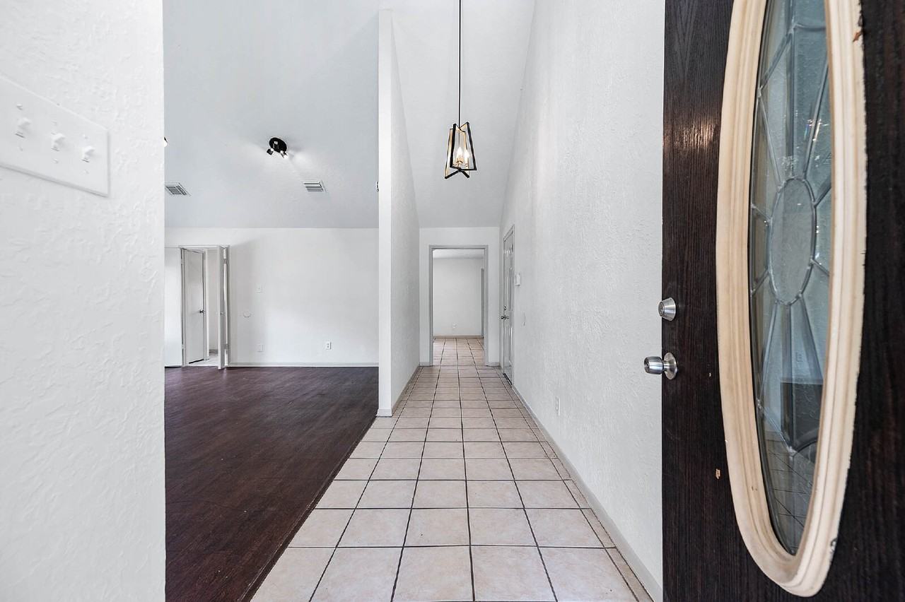 10230 Trade Winds Dr - Photo 6 of 27