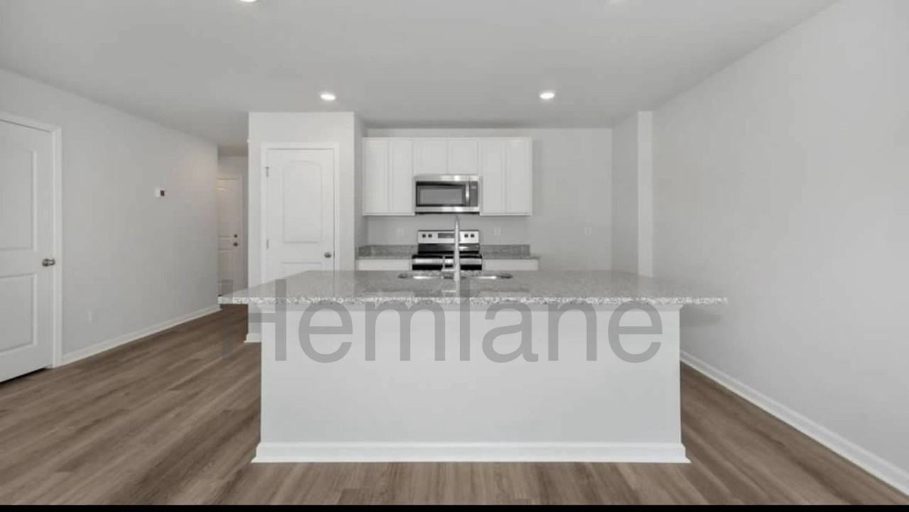 1507 Heritage Circle Southeast - Photo 3 of 10