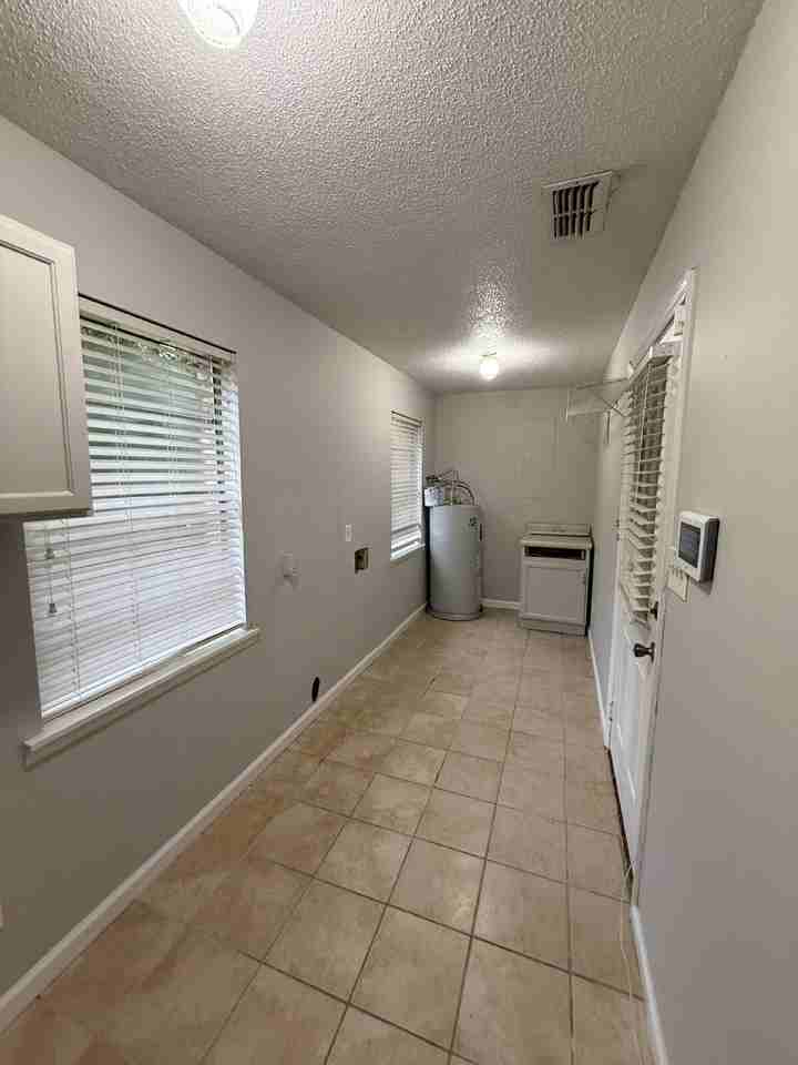 2693 Miccosukee Rd - Photo 6 of 17