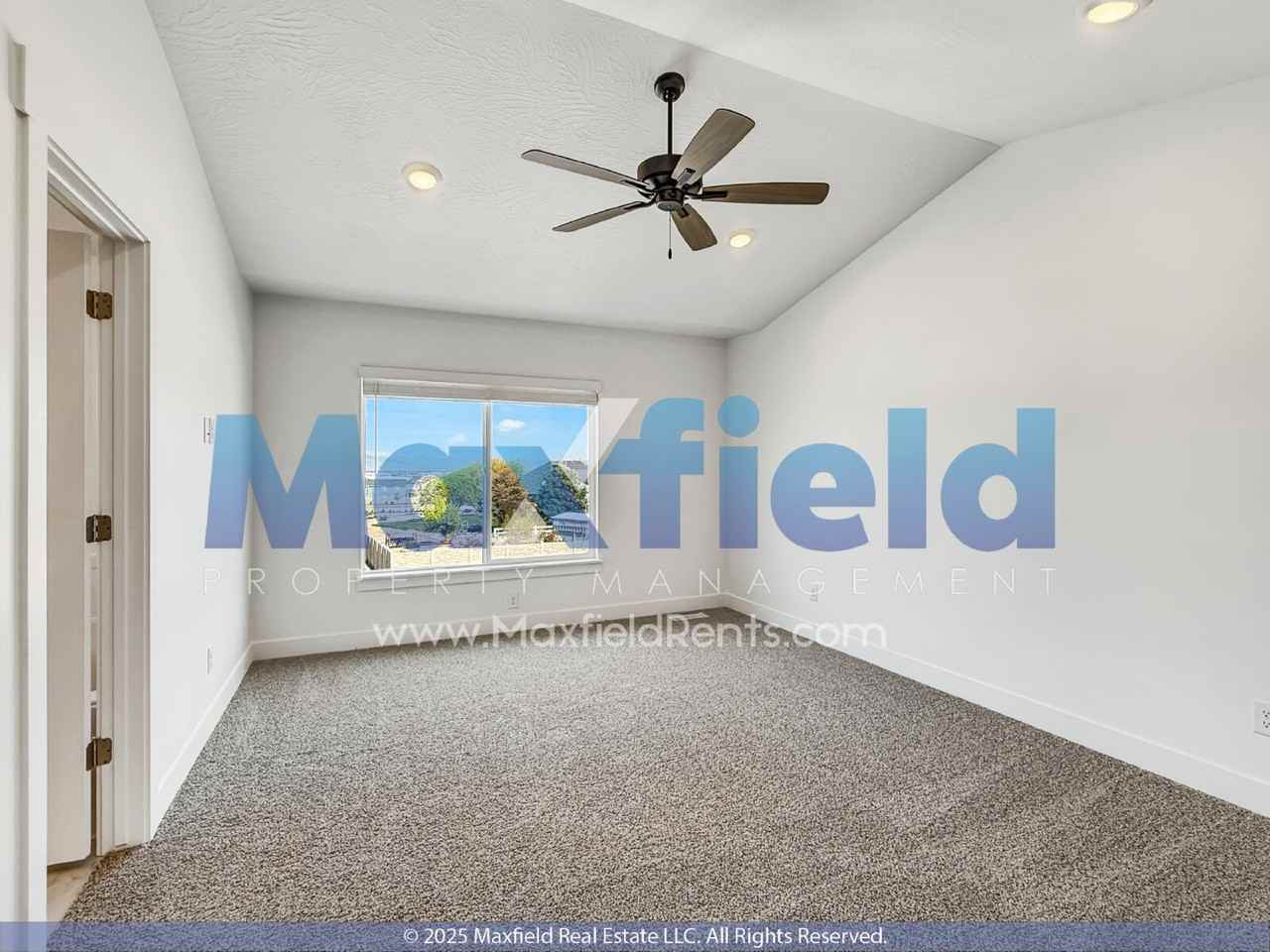 1372 N Meadow Ln - Photo 2 of 13