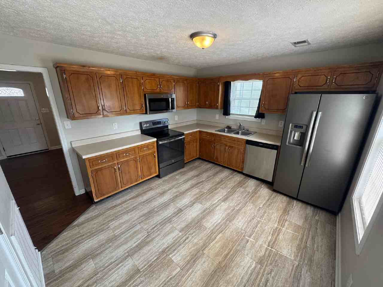 1105 Timothy Ave - Photo 5 of 15